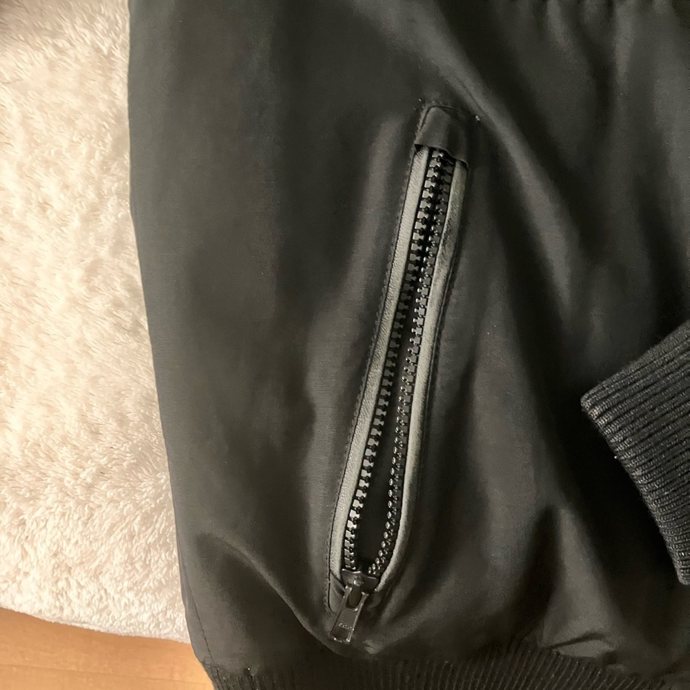 Danier Men's Black Puffer Jacket - Picture 4 of 5